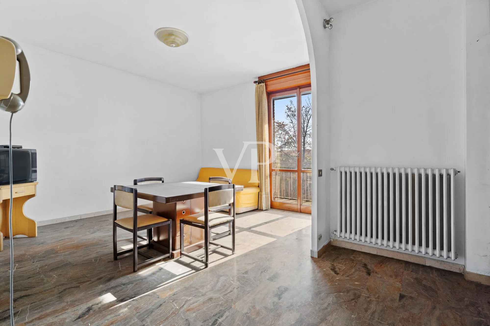 Prestigious multi-family villa on three levels with garden