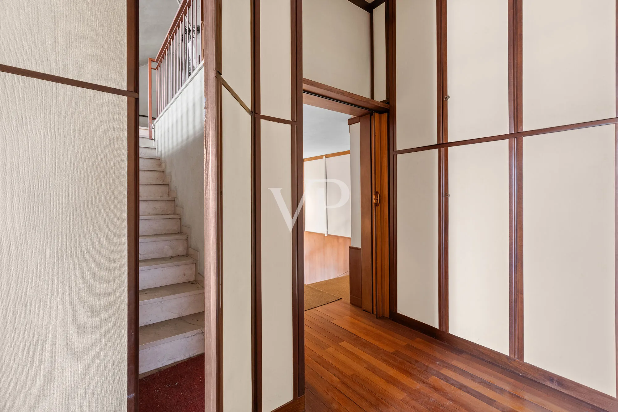 Prestigious multi-family villa on three levels with garden