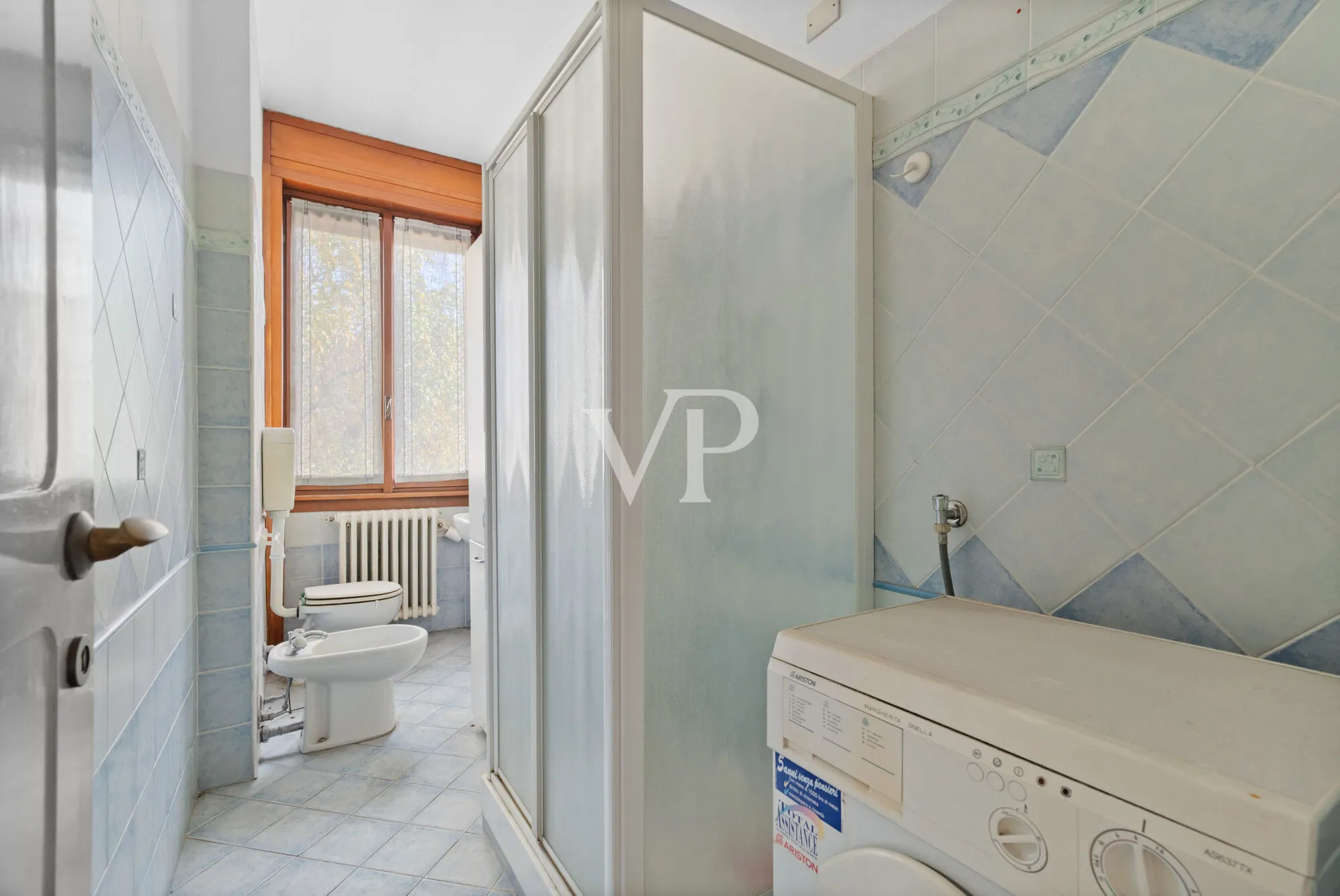 Prestigious multi-family villa on three levels with garden