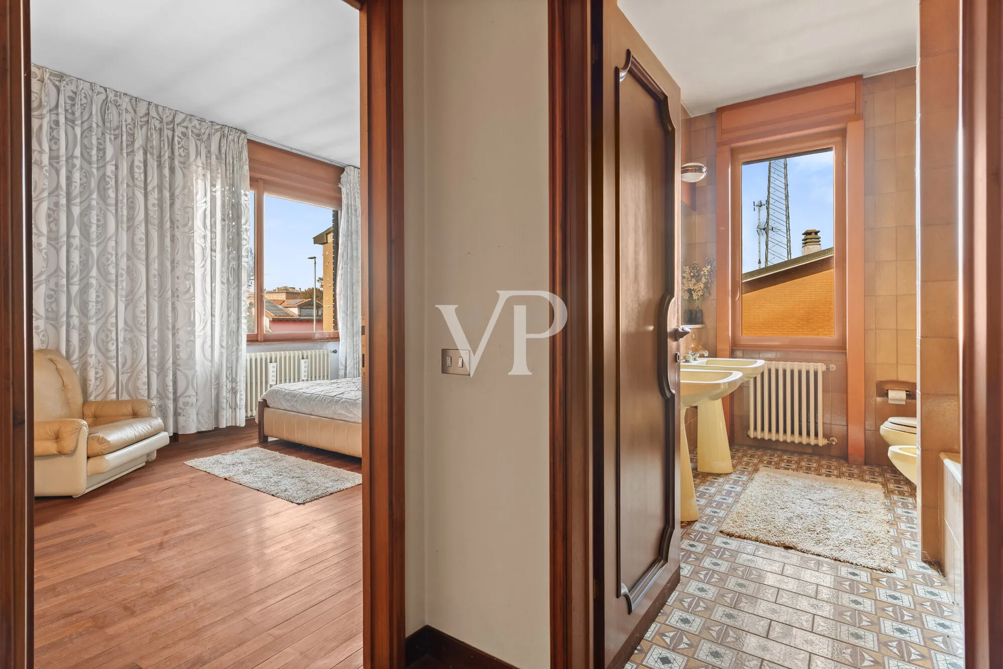 Prestigious multi-family villa on three levels with garden