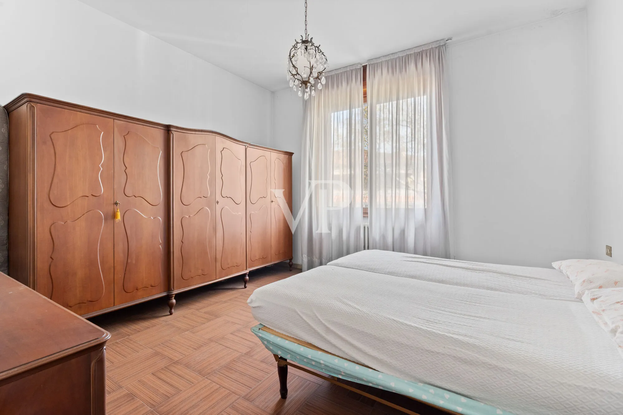 Prestigious multi-family villa on three levels with garden