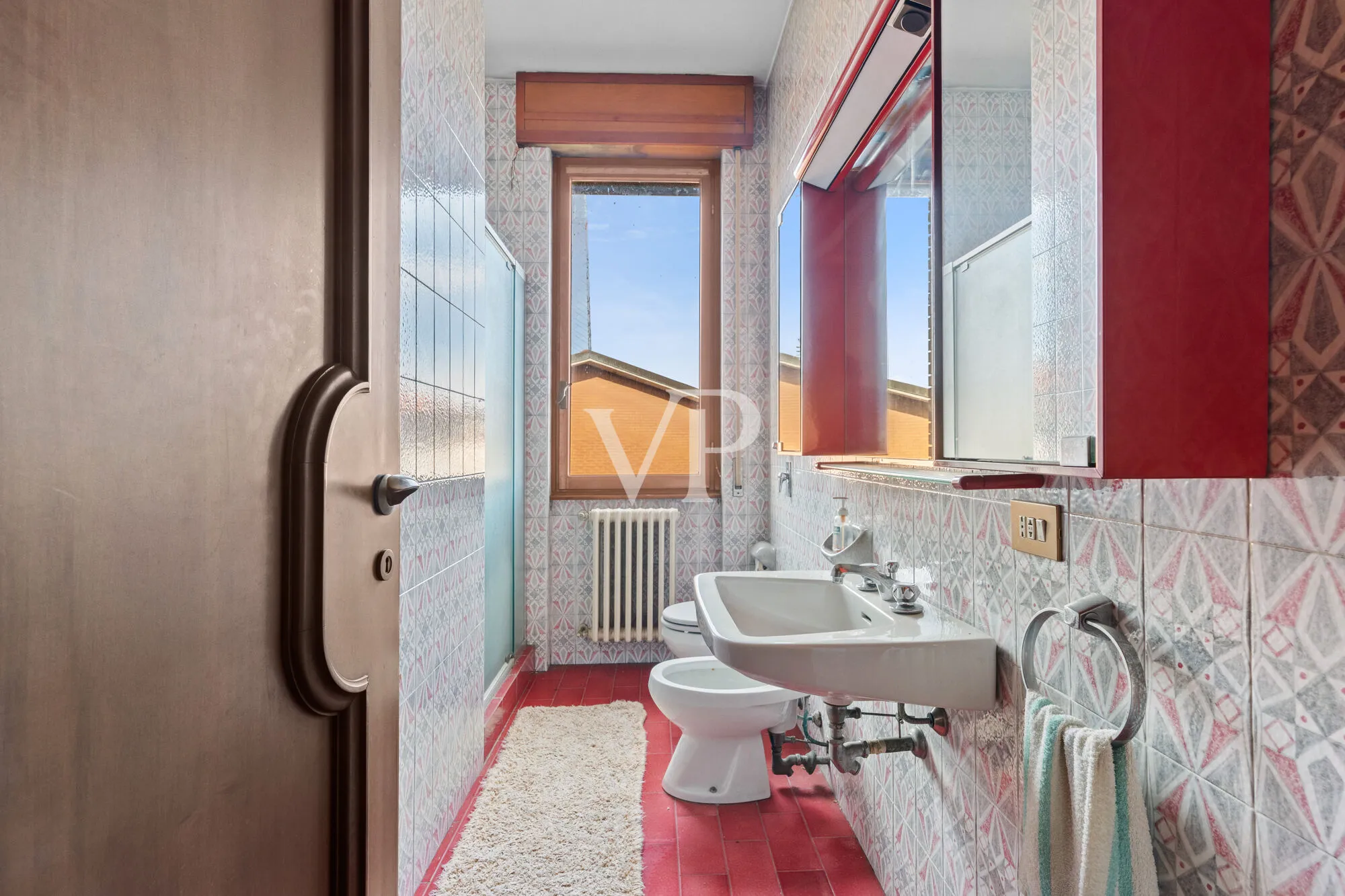 Prestigious multi-family villa on three levels with garden