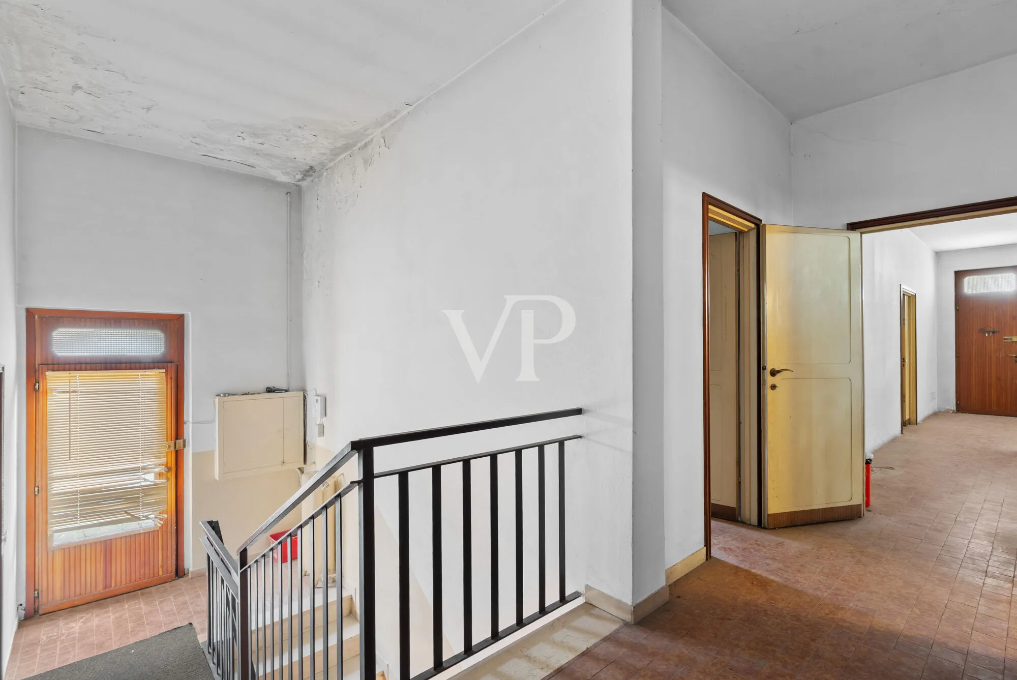 Prestigious multi-family villa on three levels with garden