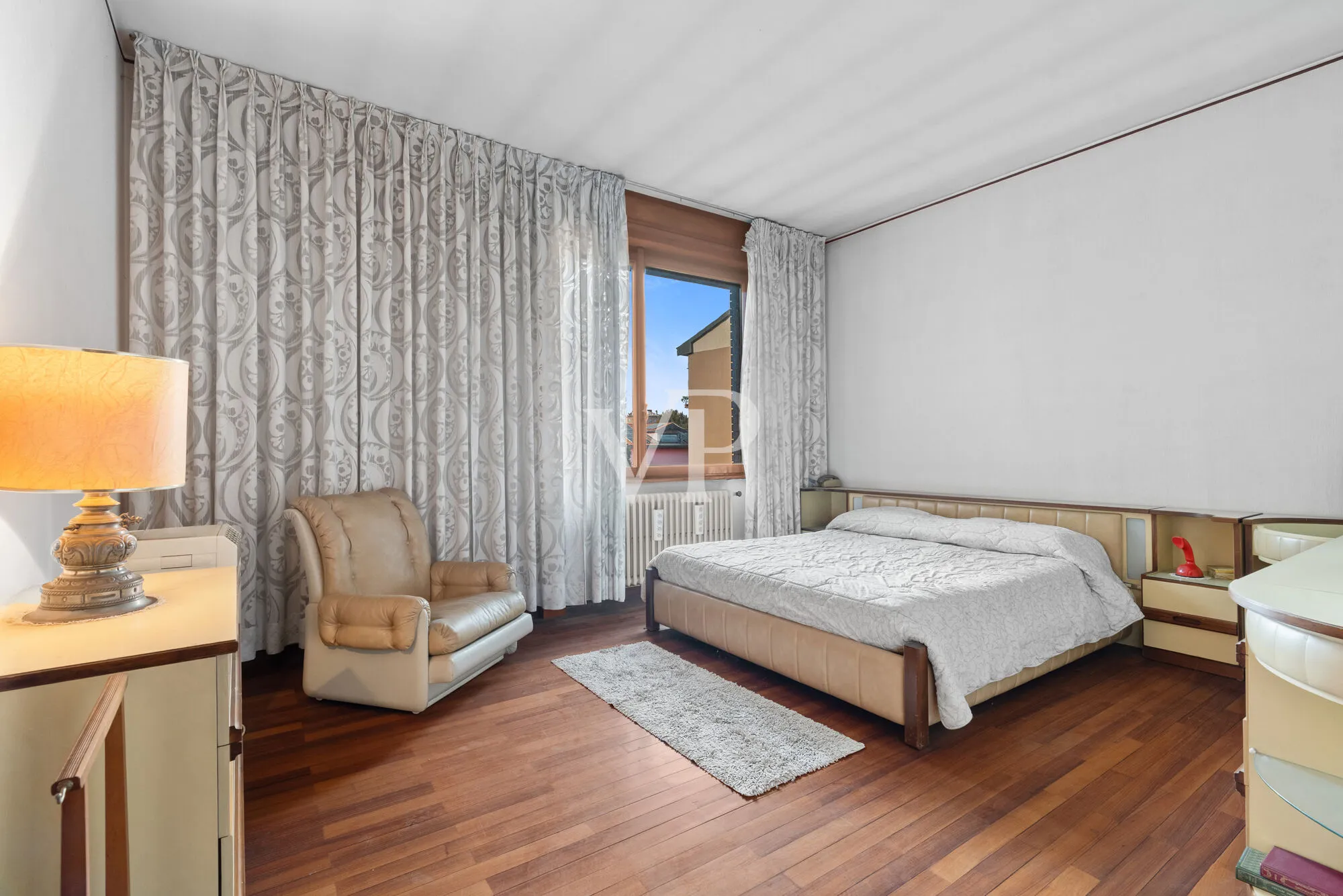 Prestigious multi-family villa on three levels with garden