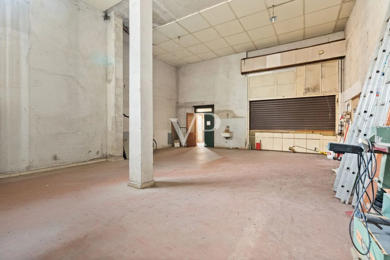 Prestigious multi-family villa on three levels with garden