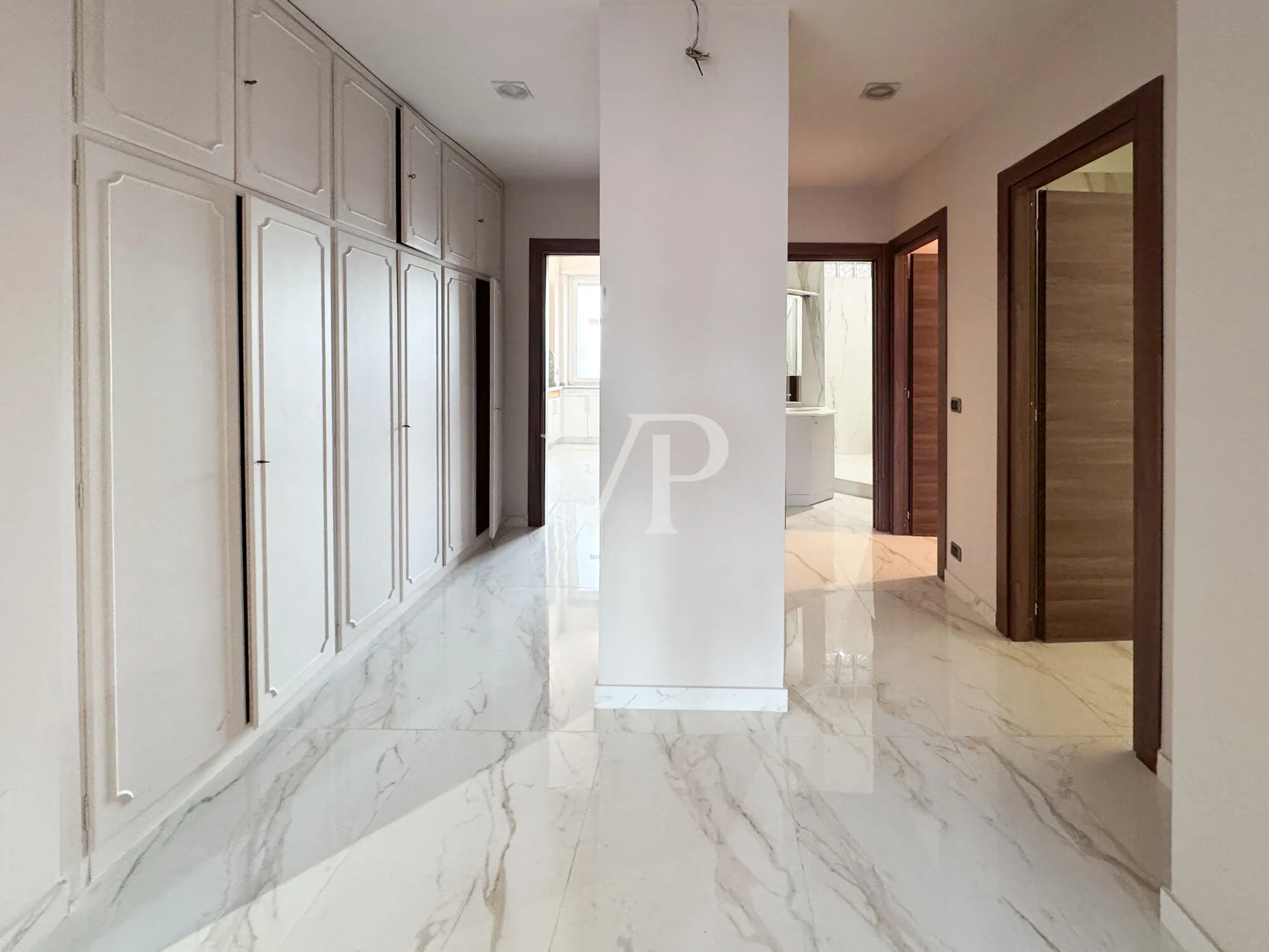 Elegante, fein renovierte Wohnung im Hochparterre