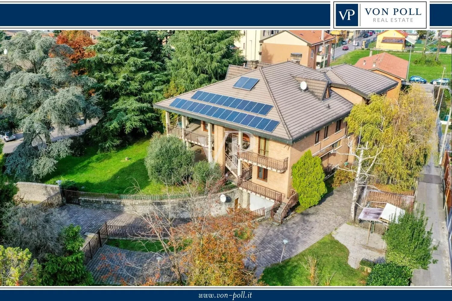 Repräsentative Mehrfamilienhausvilla auf drei Ebenen mit Garten