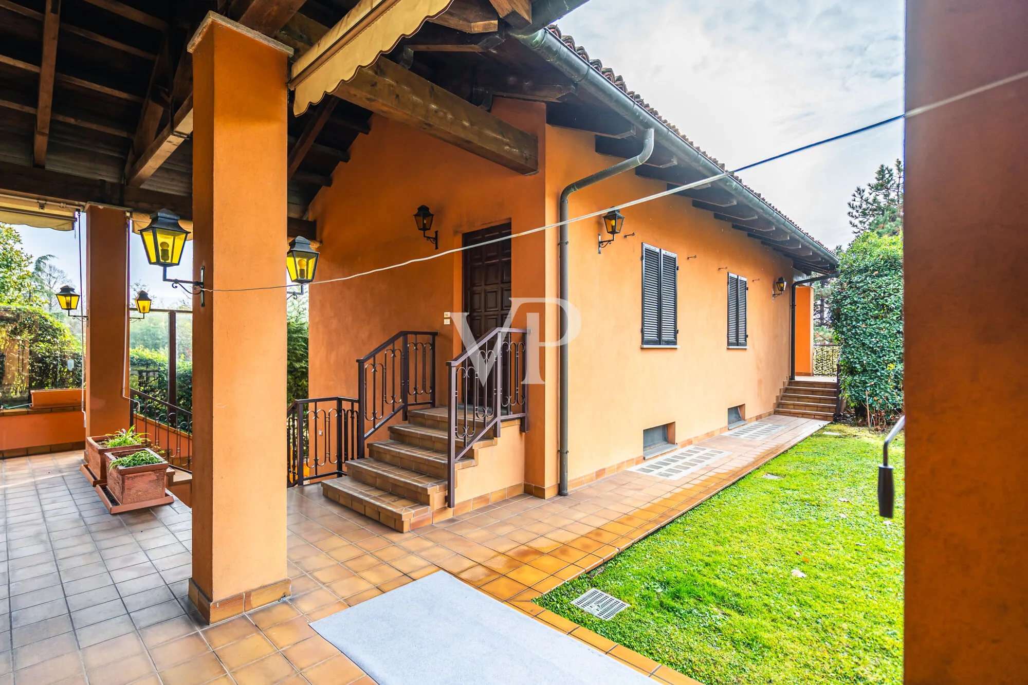 Majestic villa in dominant position with private pool