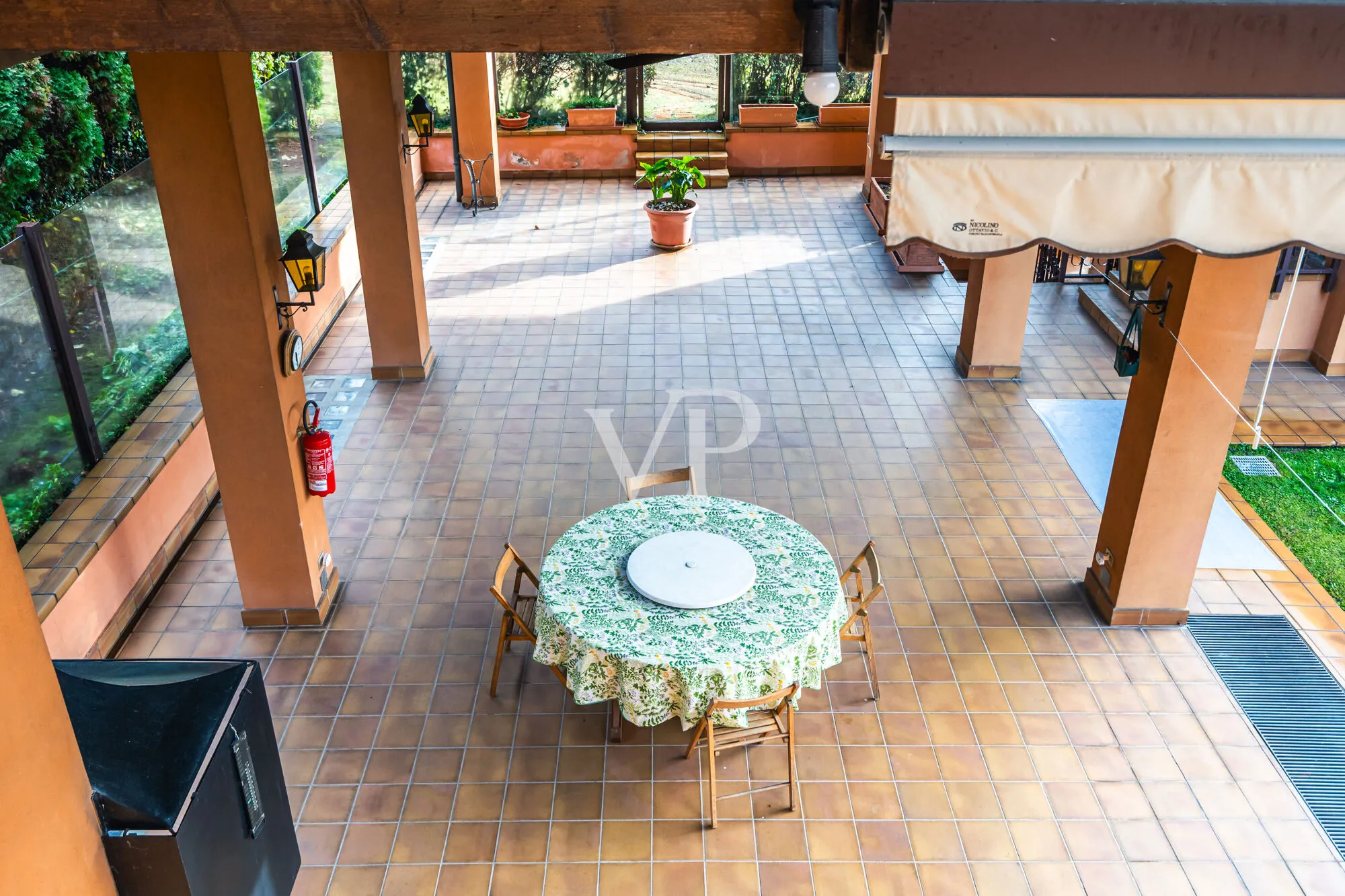 Majestic villa in dominant position with private pool