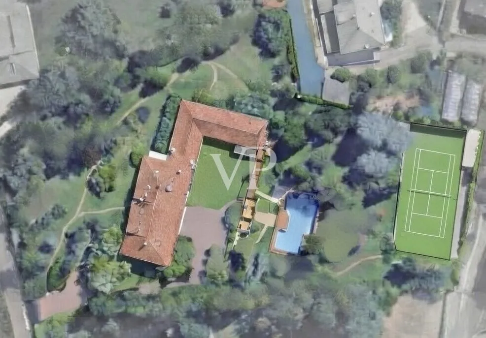 Majestic villa in dominant position with private pool