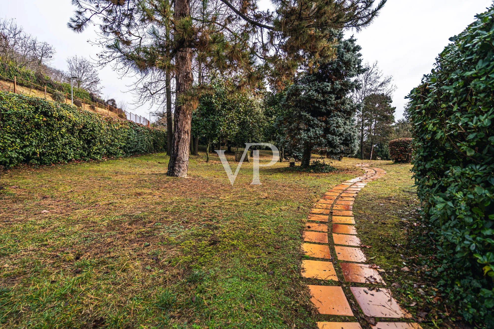 Majestic villa in dominant position with private pool