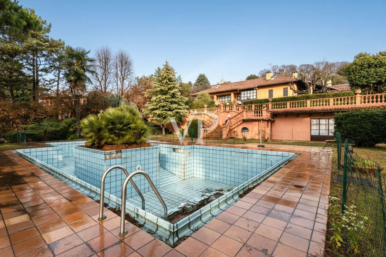 Majestic villa in dominant position with private pool