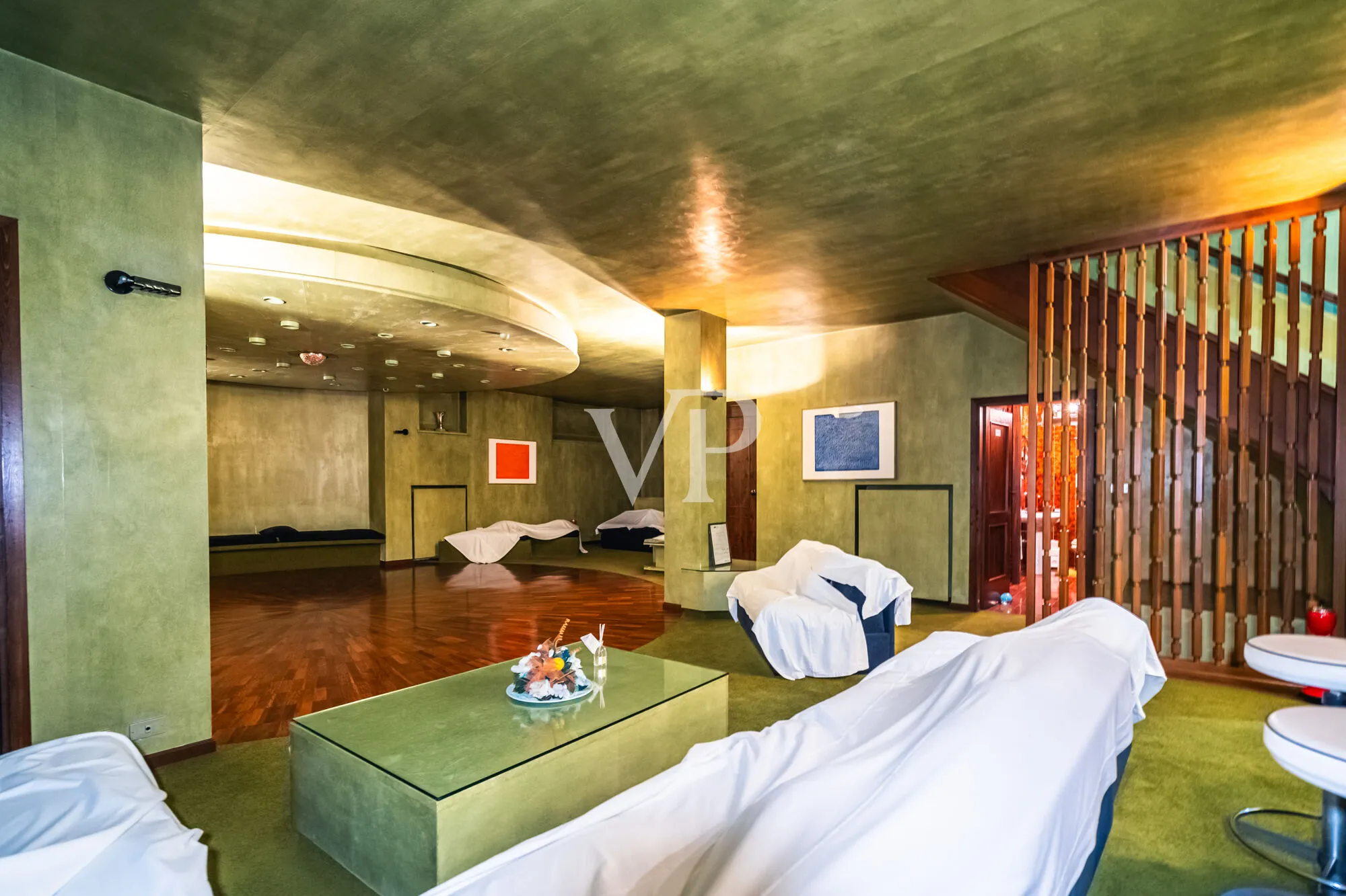 Majestic villa in dominant position with private pool