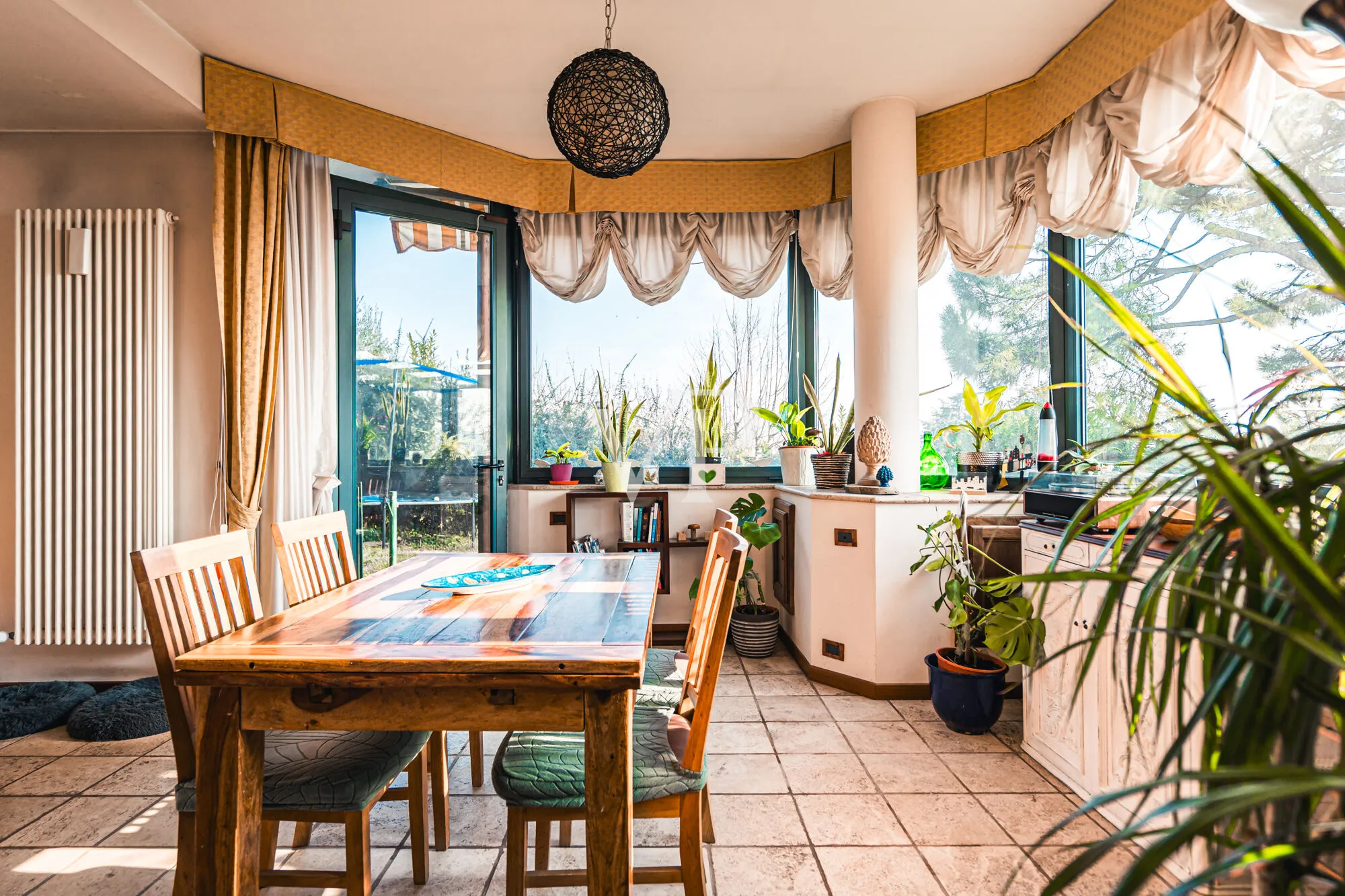 Villa with garden and breathtaking views of the Alps