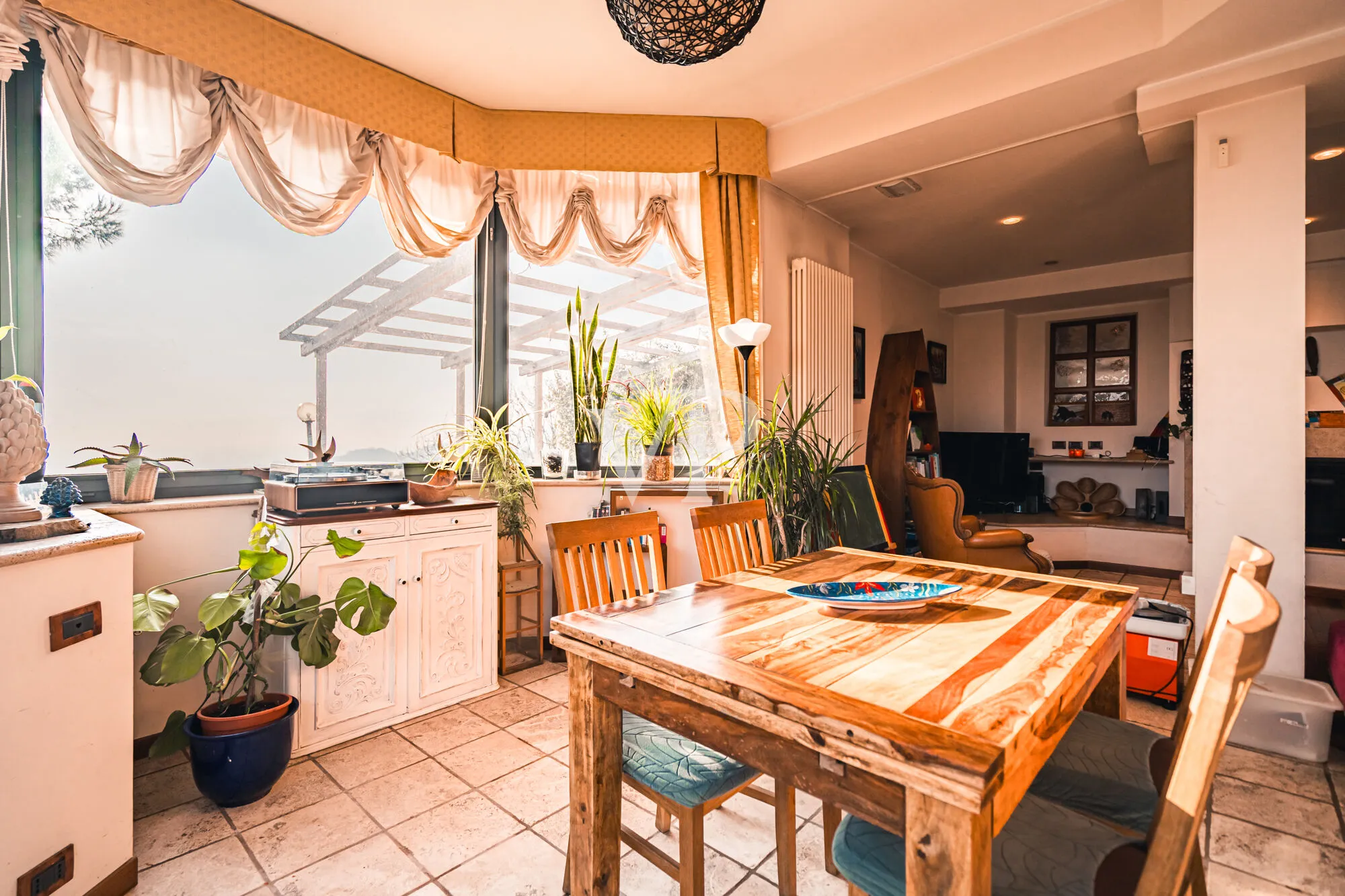 Villa with garden and breathtaking views of the Alps