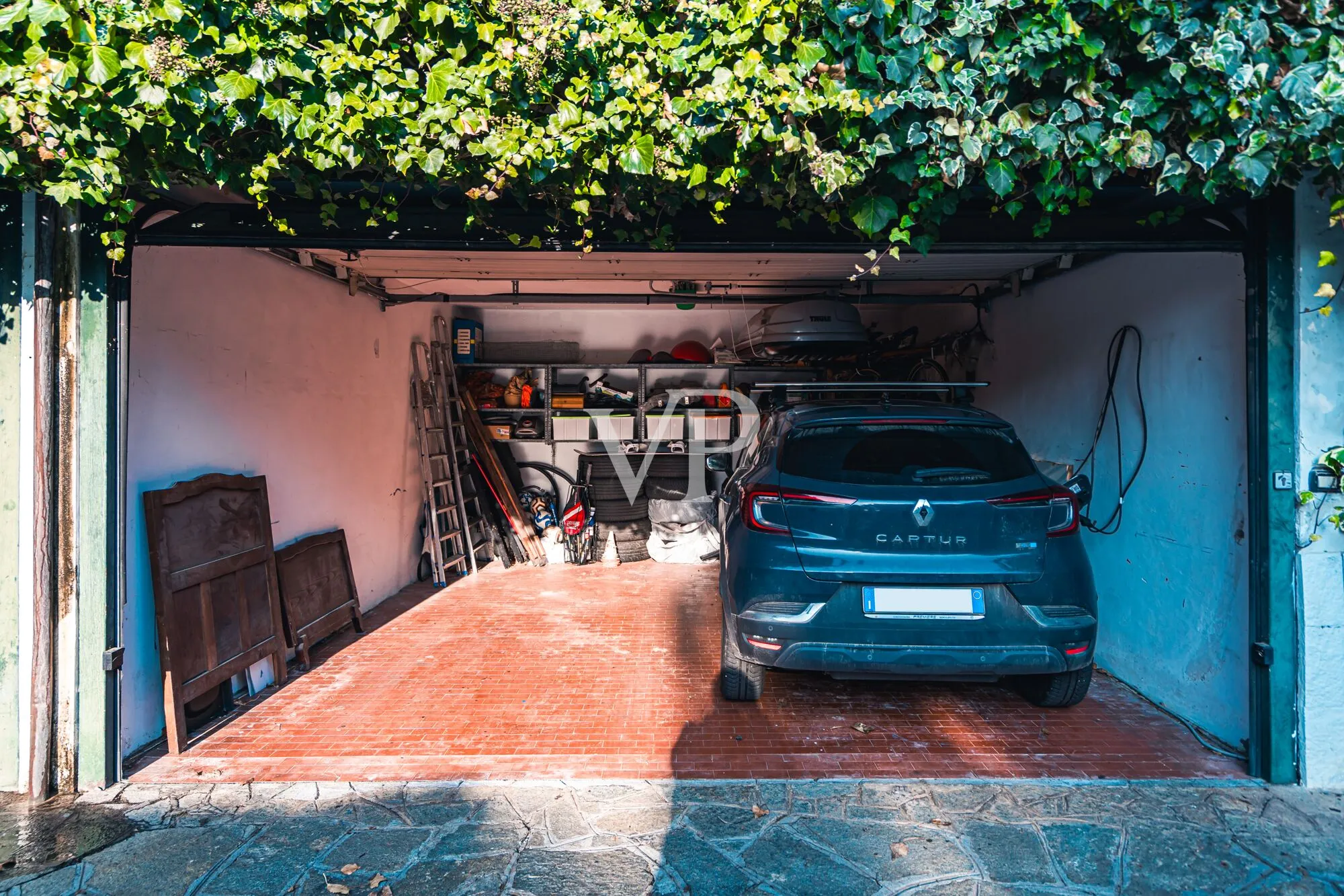 Villa with garden and breathtaking views of the Alps