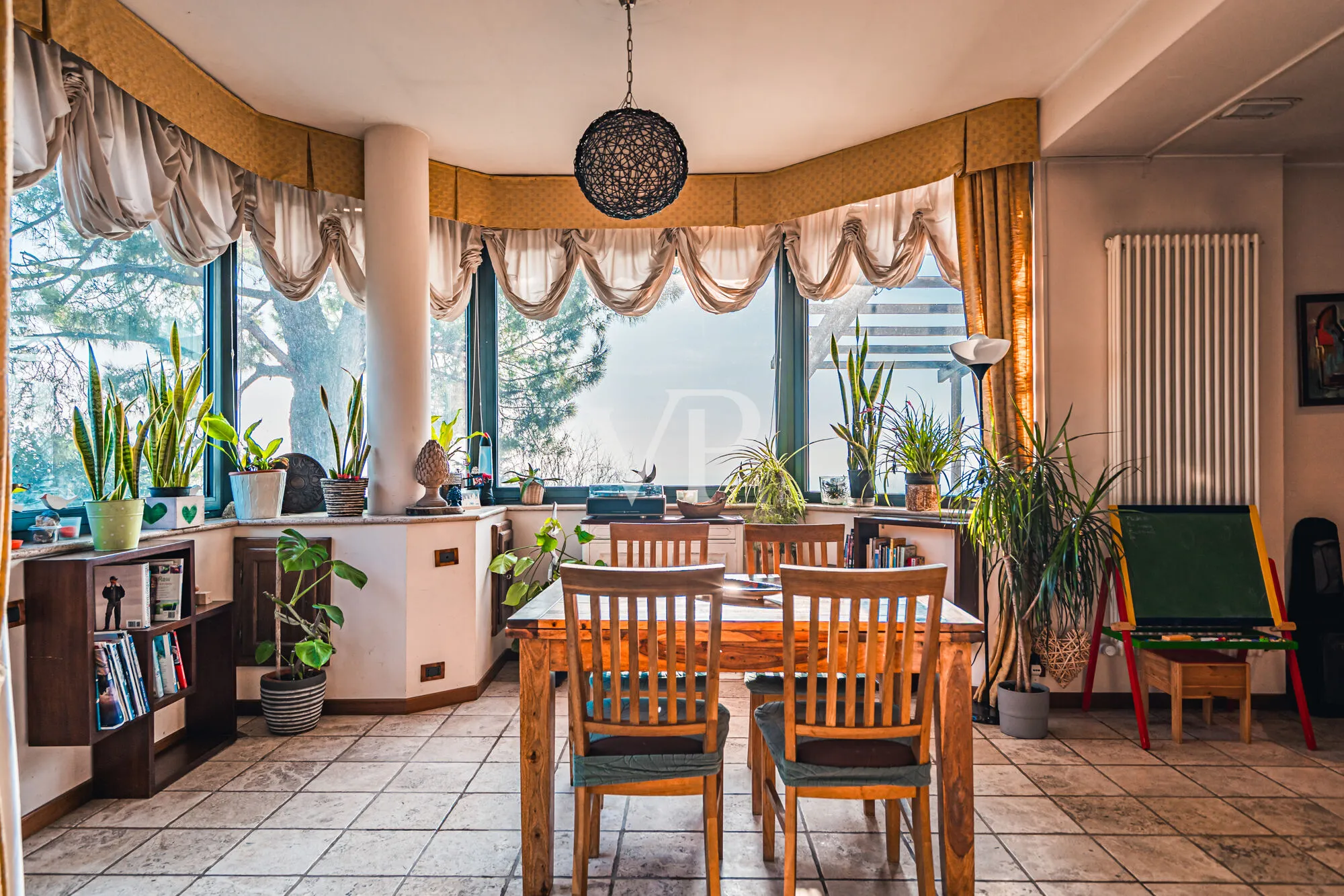 Villa with garden and breathtaking views of the Alps