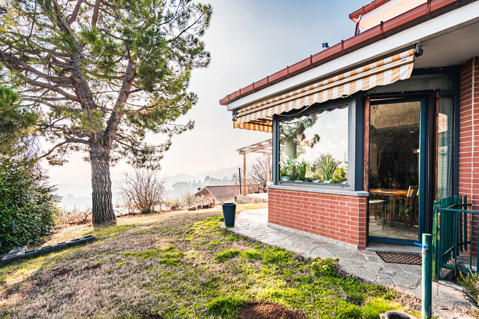 Villa with garden and breathtaking views of the Alps