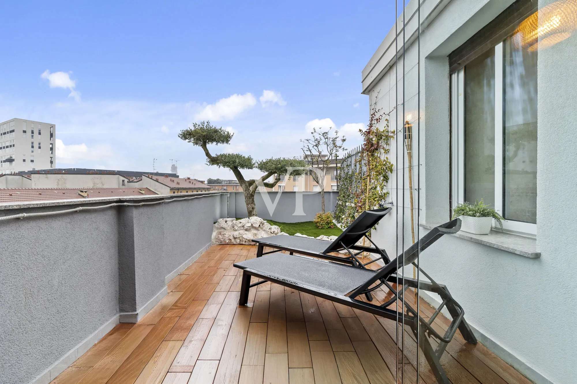 Lovely one-bedroom designer apartment with south-facing terrace