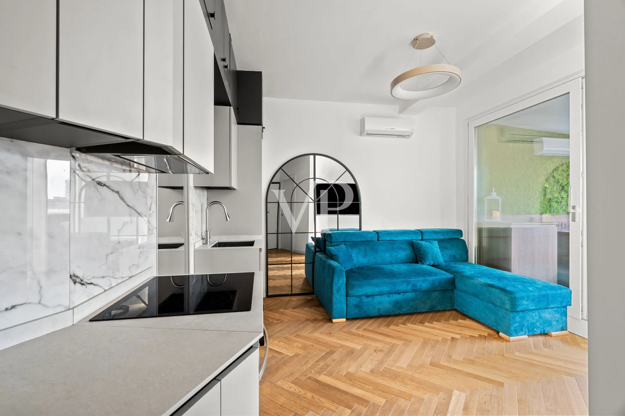 Lovely one-bedroom designer apartment with south-facing terrace