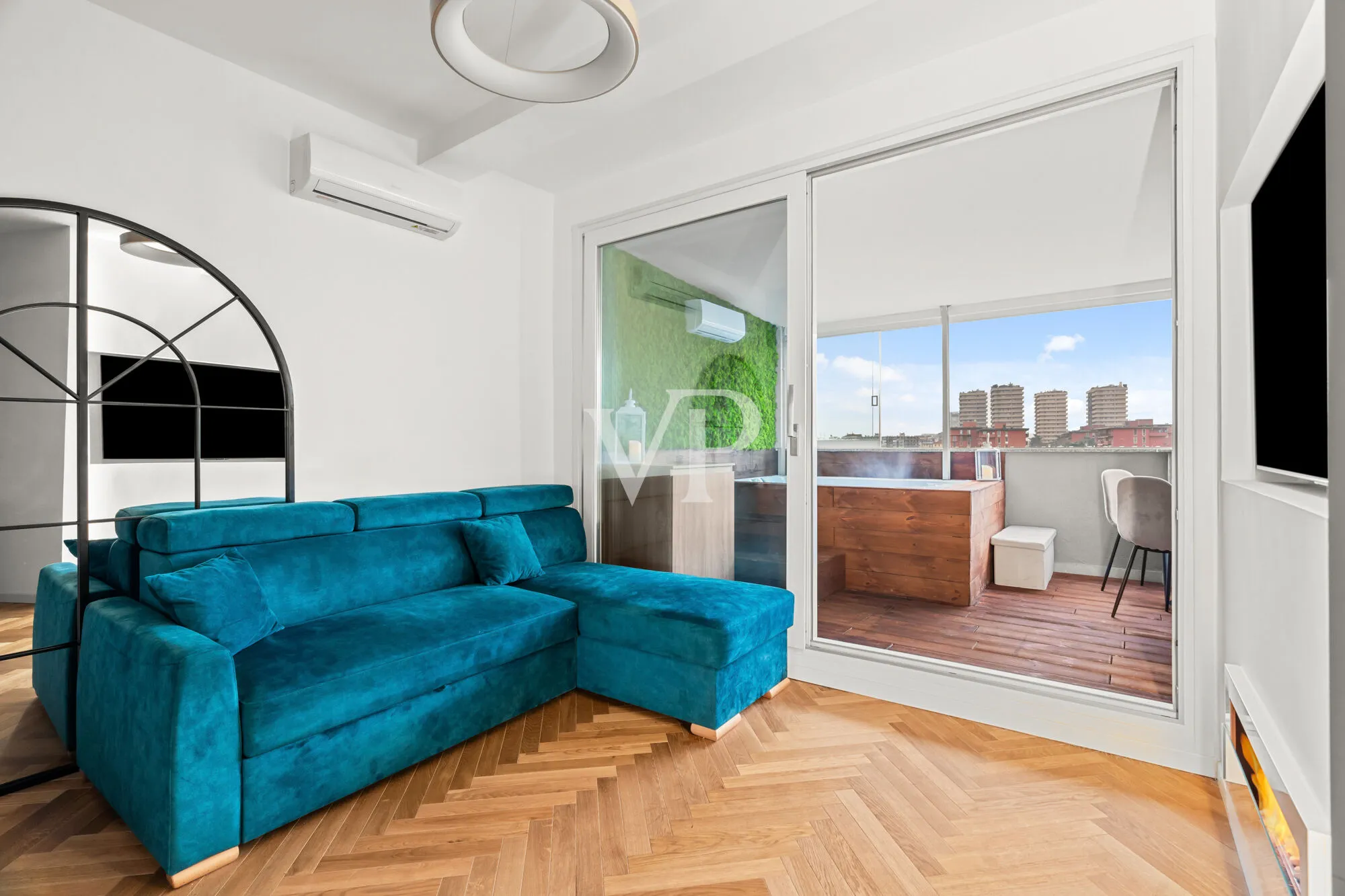 Lovely one-bedroom designer apartment with south-facing terrace