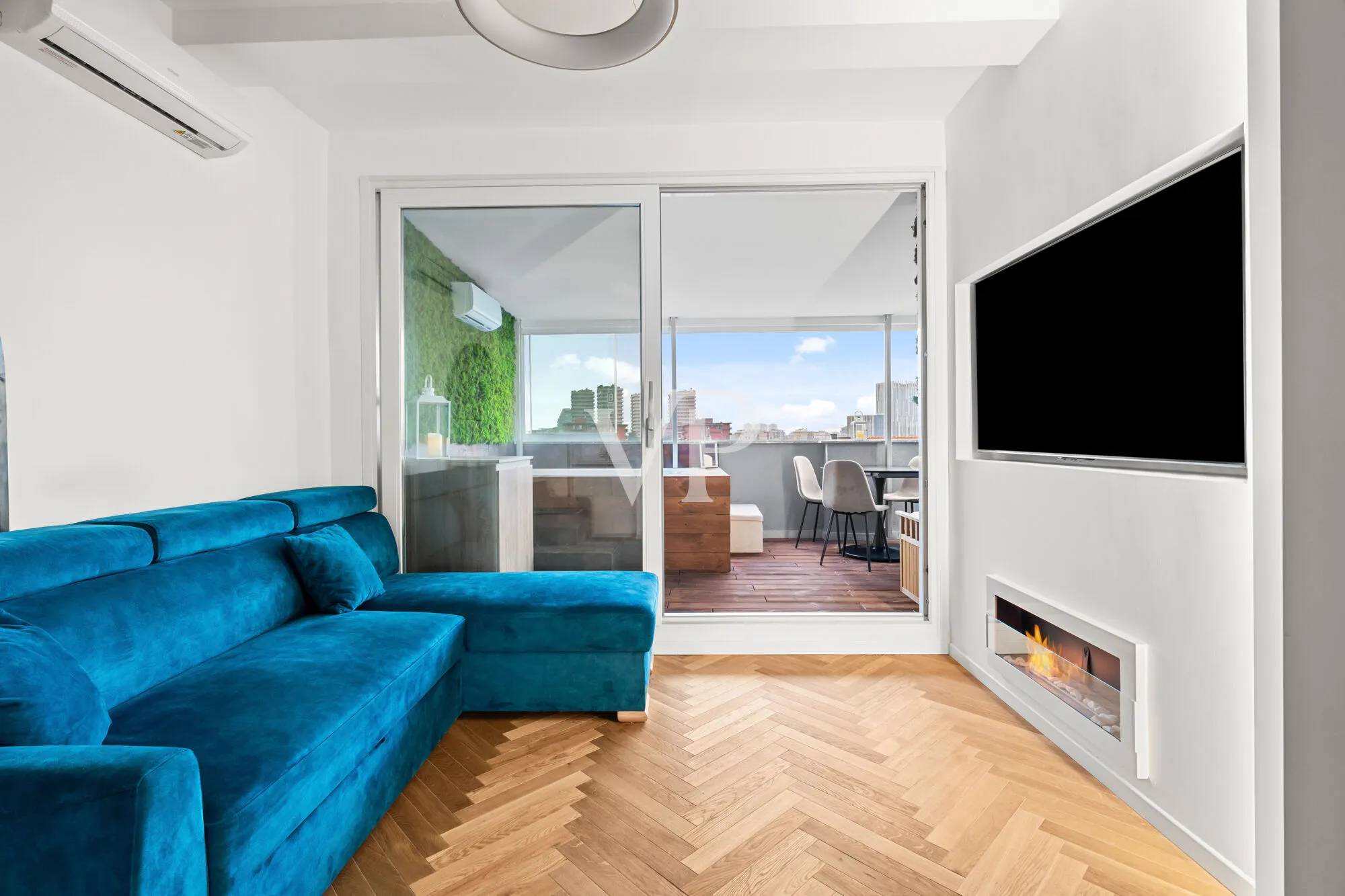 Lovely one-bedroom designer apartment with south-facing terrace