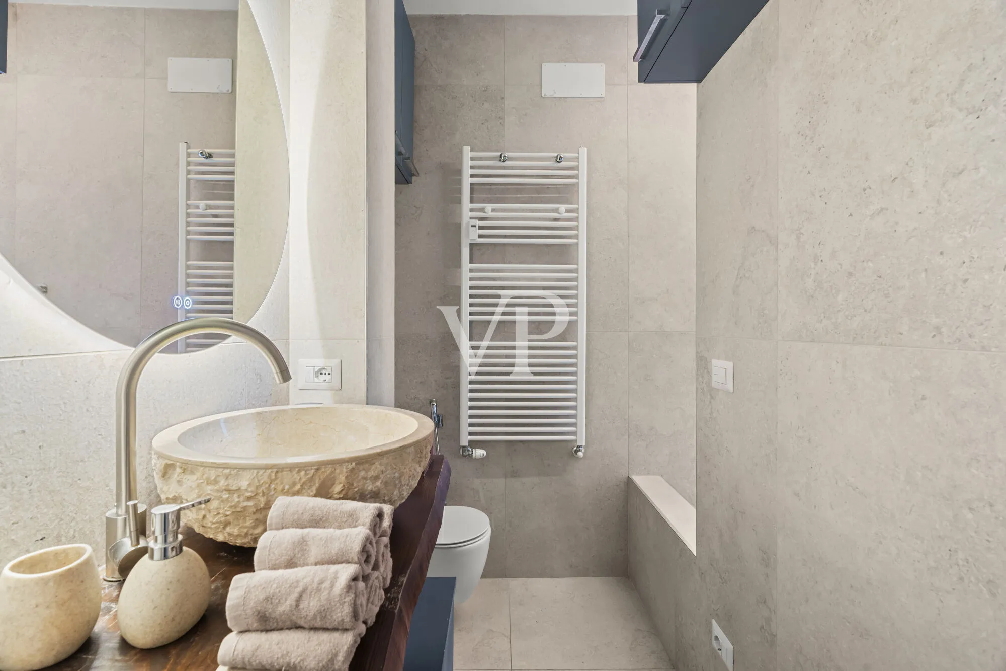 Lovely one-bedroom designer apartment with south-facing terrace