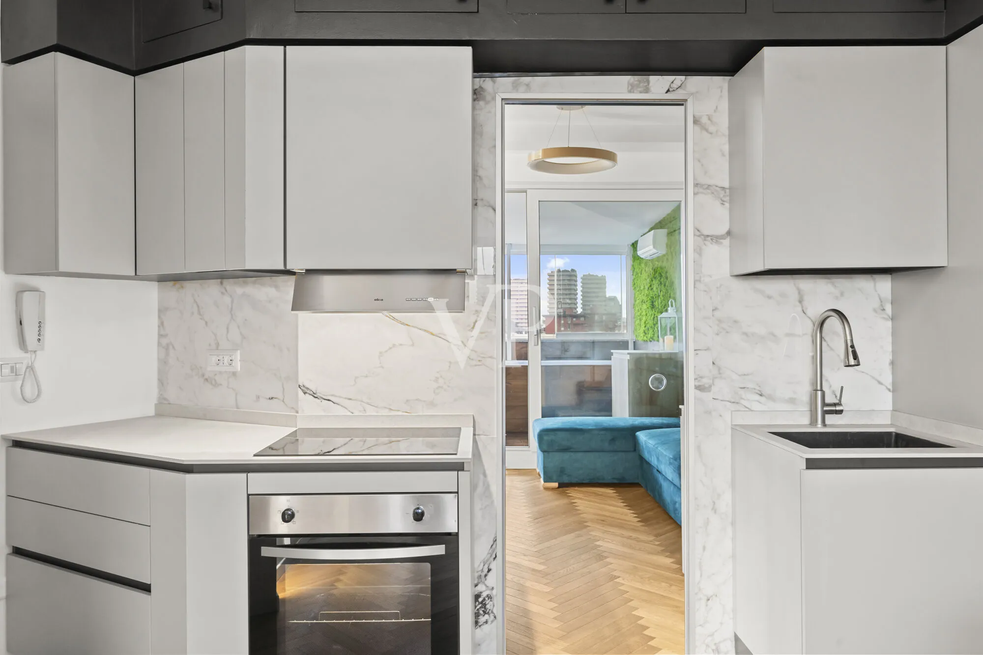 Lovely one-bedroom designer apartment with south-facing terrace