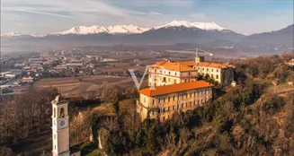 von_poll_real_estate_property_IT261252730_image_0