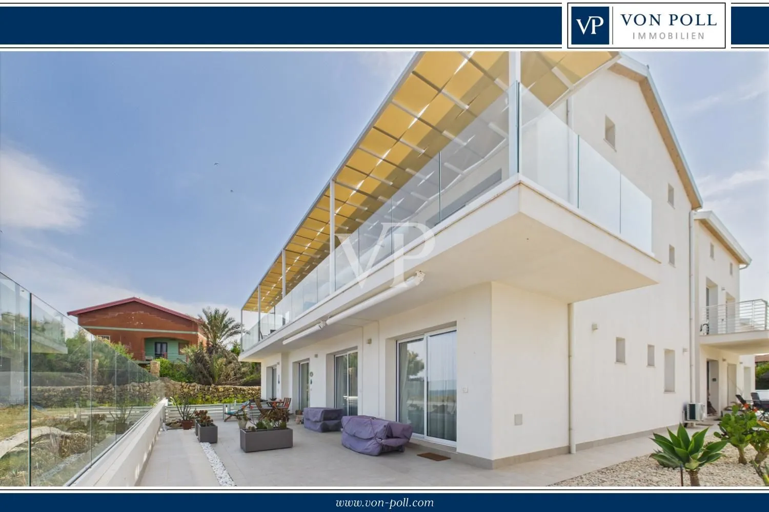 Apartment by the sea