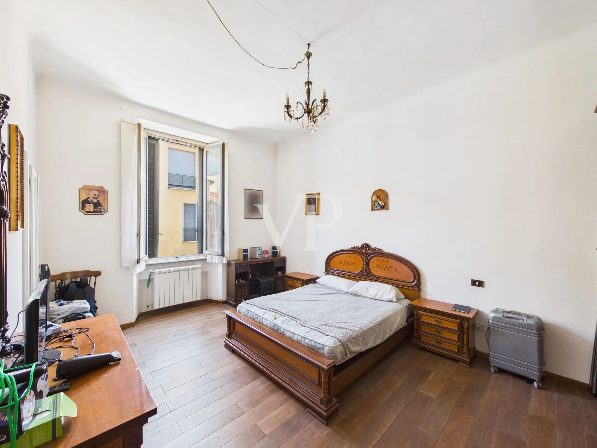 Helle Wohnung in einem historischen Gebäude mit Keller