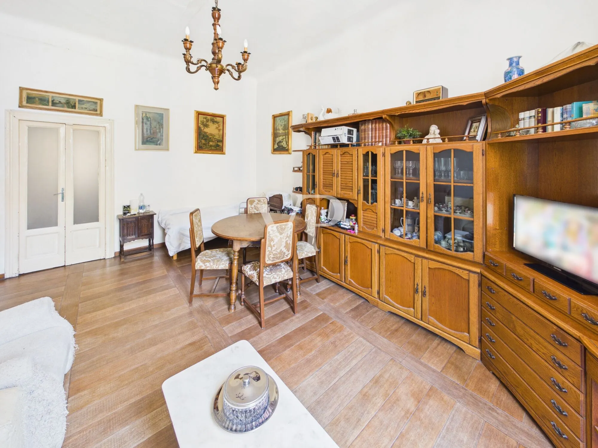 Luminoso appartamento in stabile d'epoca con cantina