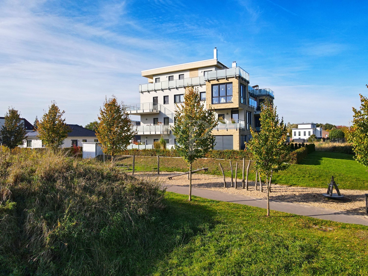 Spielplatz am Gebäude