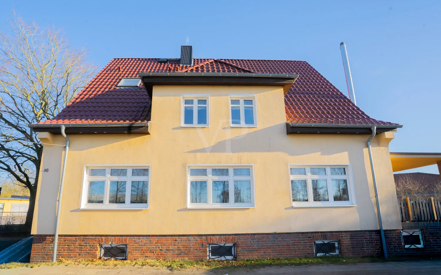 Großzügiges Einfamilienhaus geeignet für mehrere Generation, Kapitalanleger und Gewerbetreibende