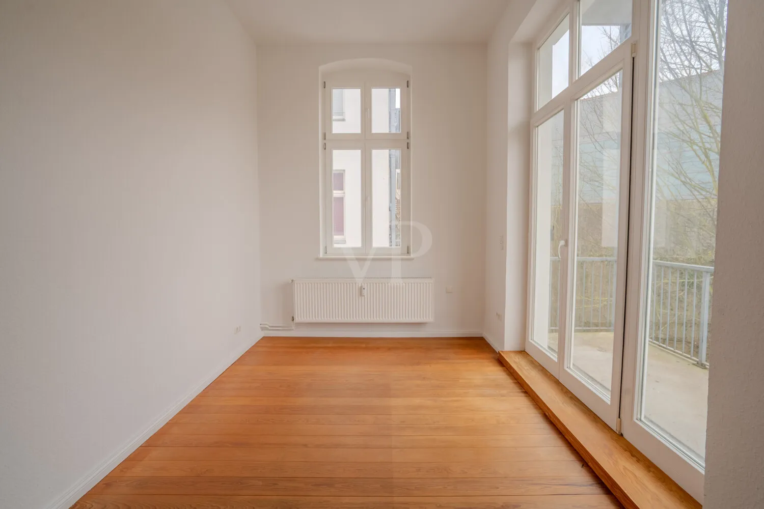 Zimmer mit Balkonzugang