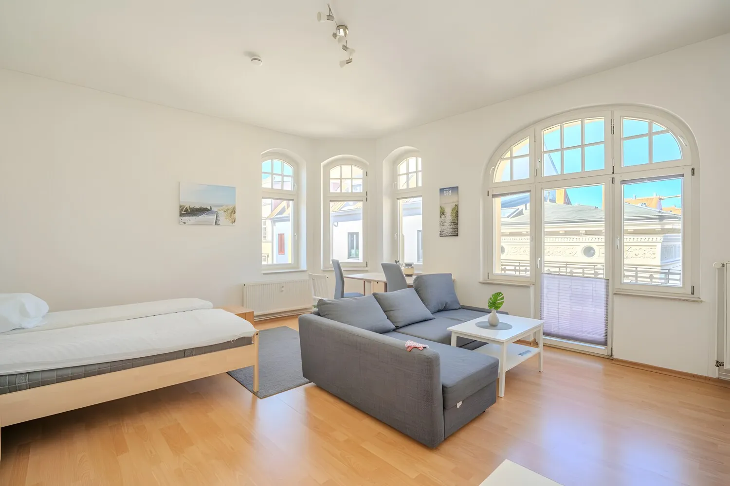 Wohn- und Schlafzimmer