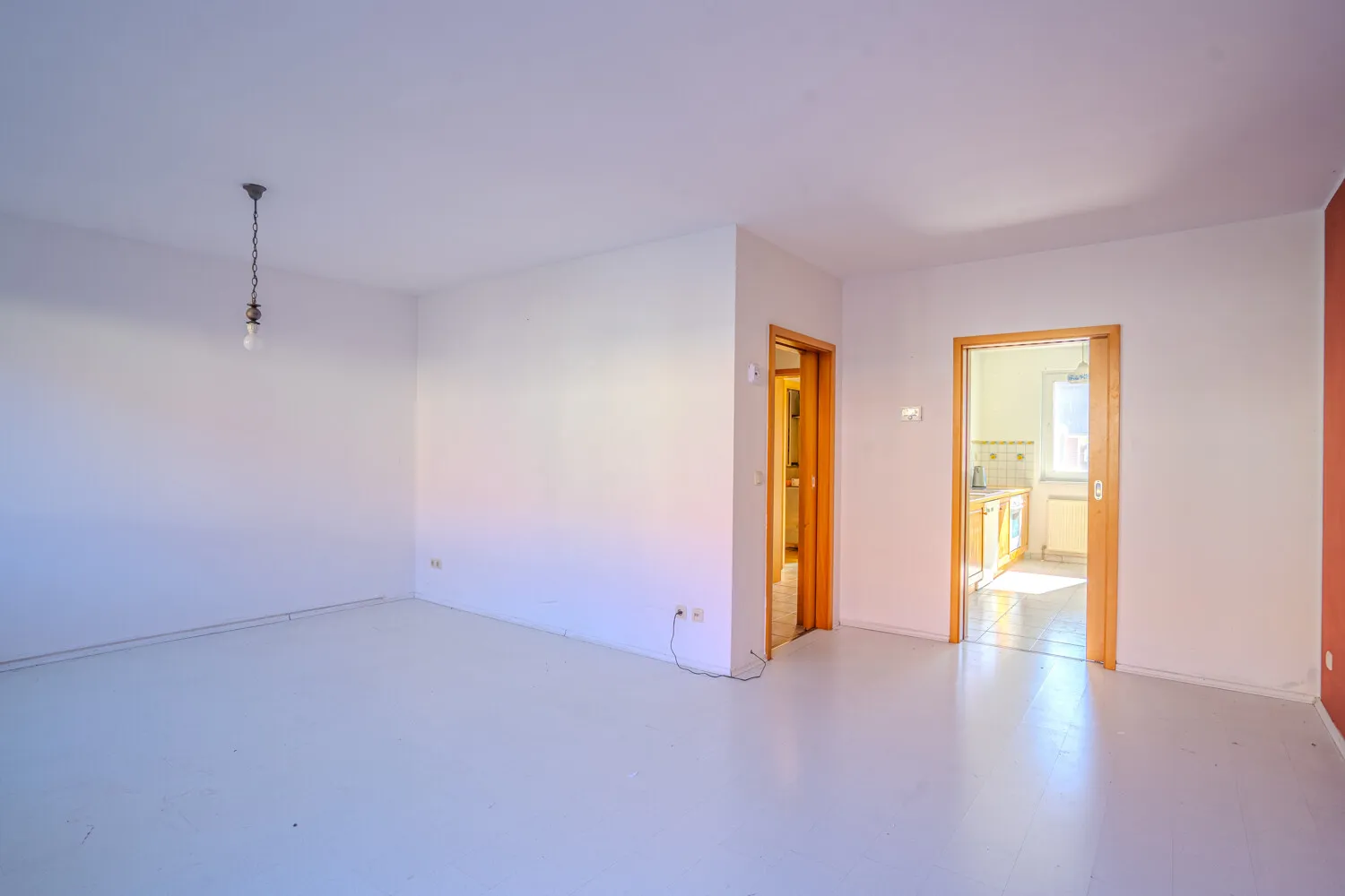 Wohnzimmer mit Küchenzugang