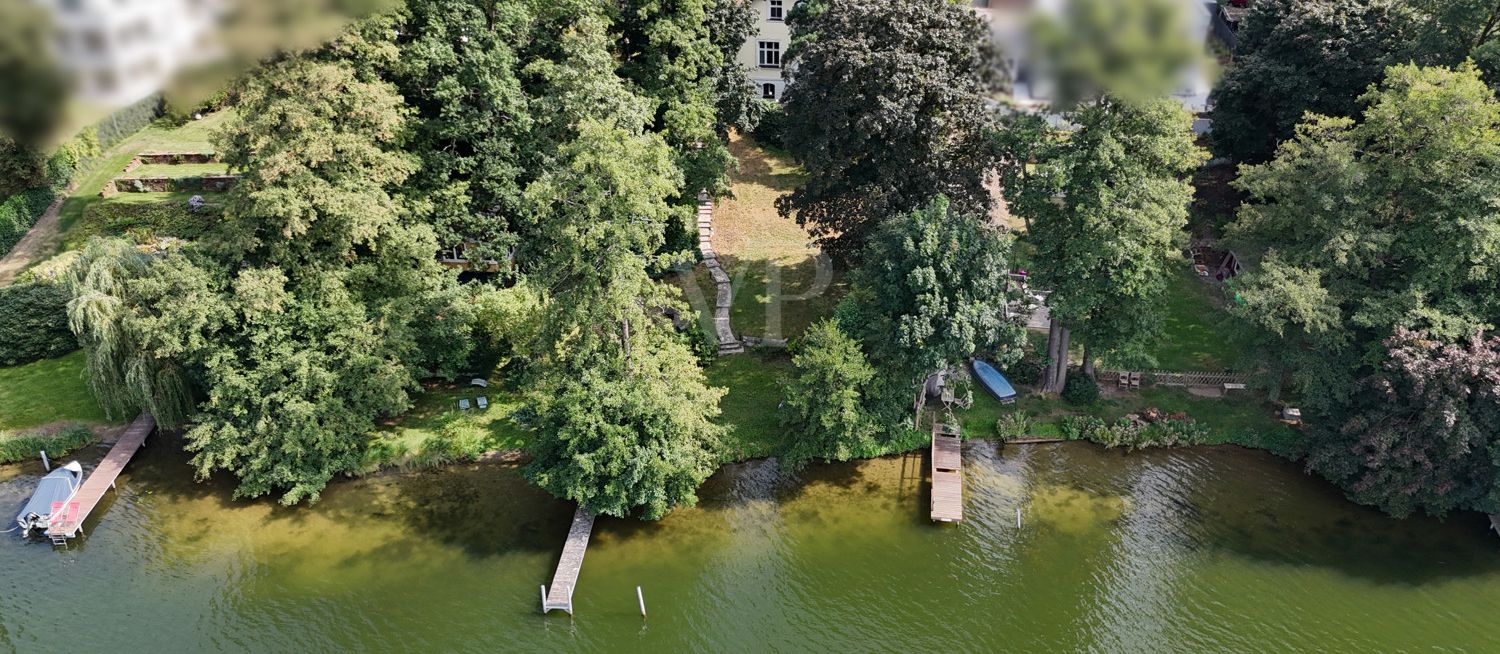 Ufer mit Steganlage