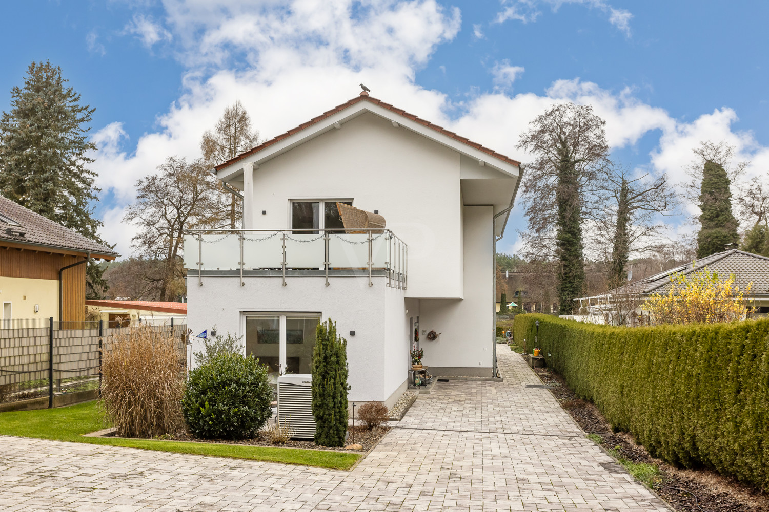 Hausansicht/Einfahrt