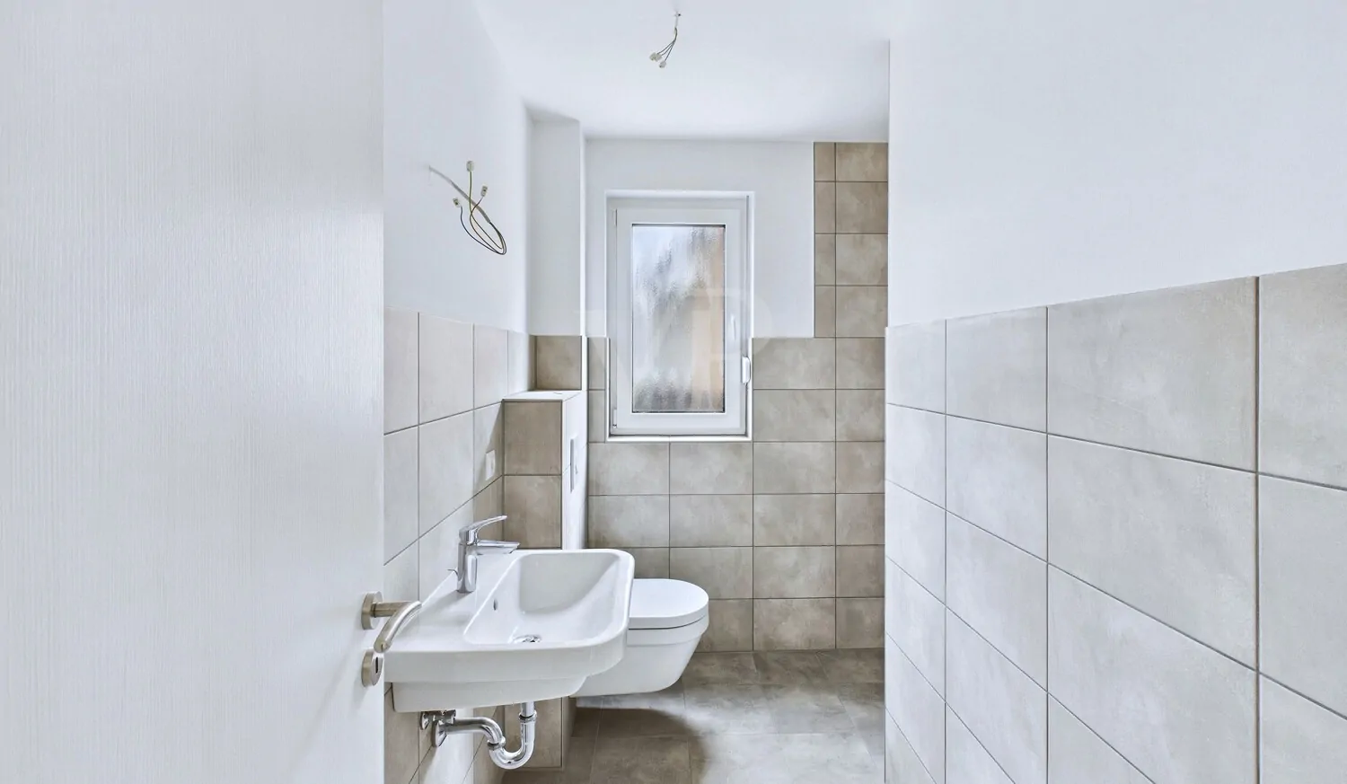 Badezimmer mit Dusche EG