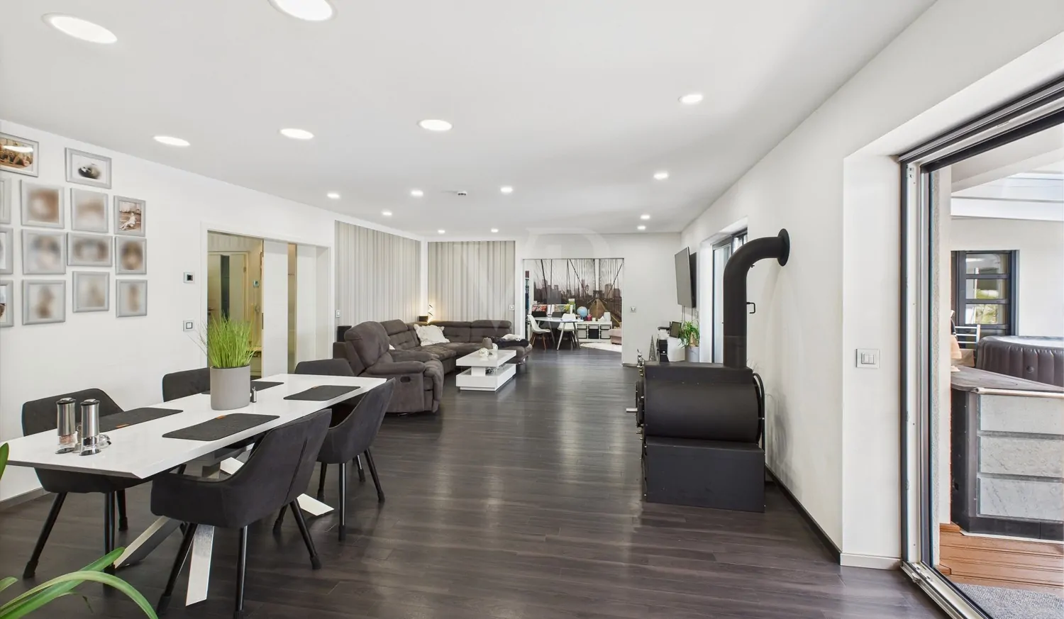 großzügiger Wohn- und Essbereich