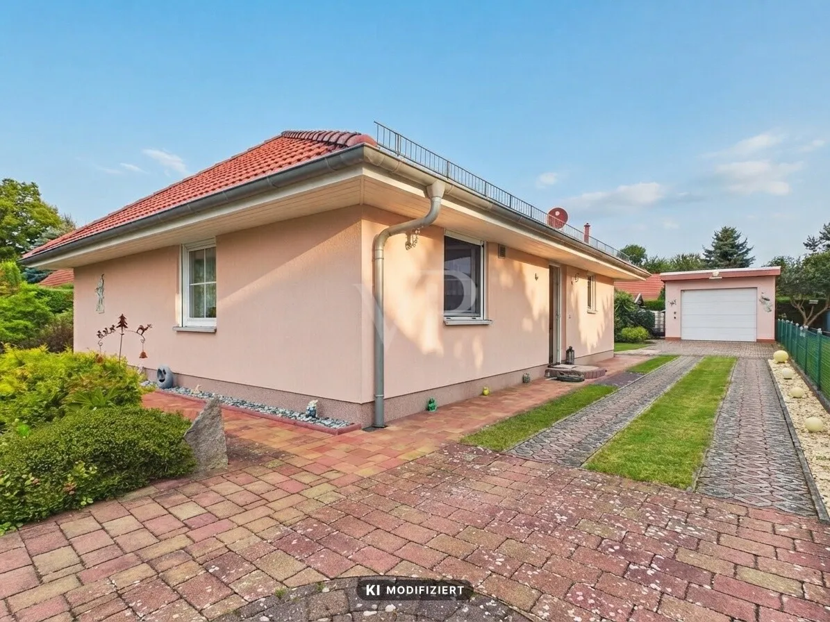 Hausansicht mit Garage