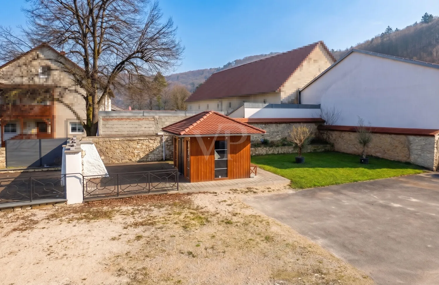 Freisitz mit Ausschank-Stüberl