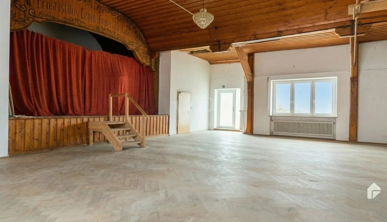 Saal (mit KI aufgeräumt)
