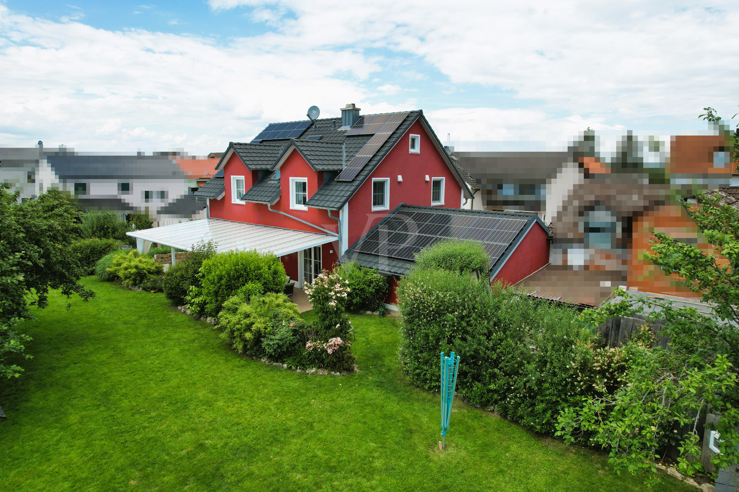 Ansicht von Südosten mit Garten