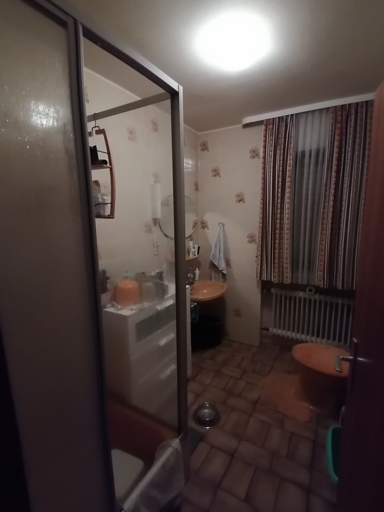 Bad mit Dusche UG