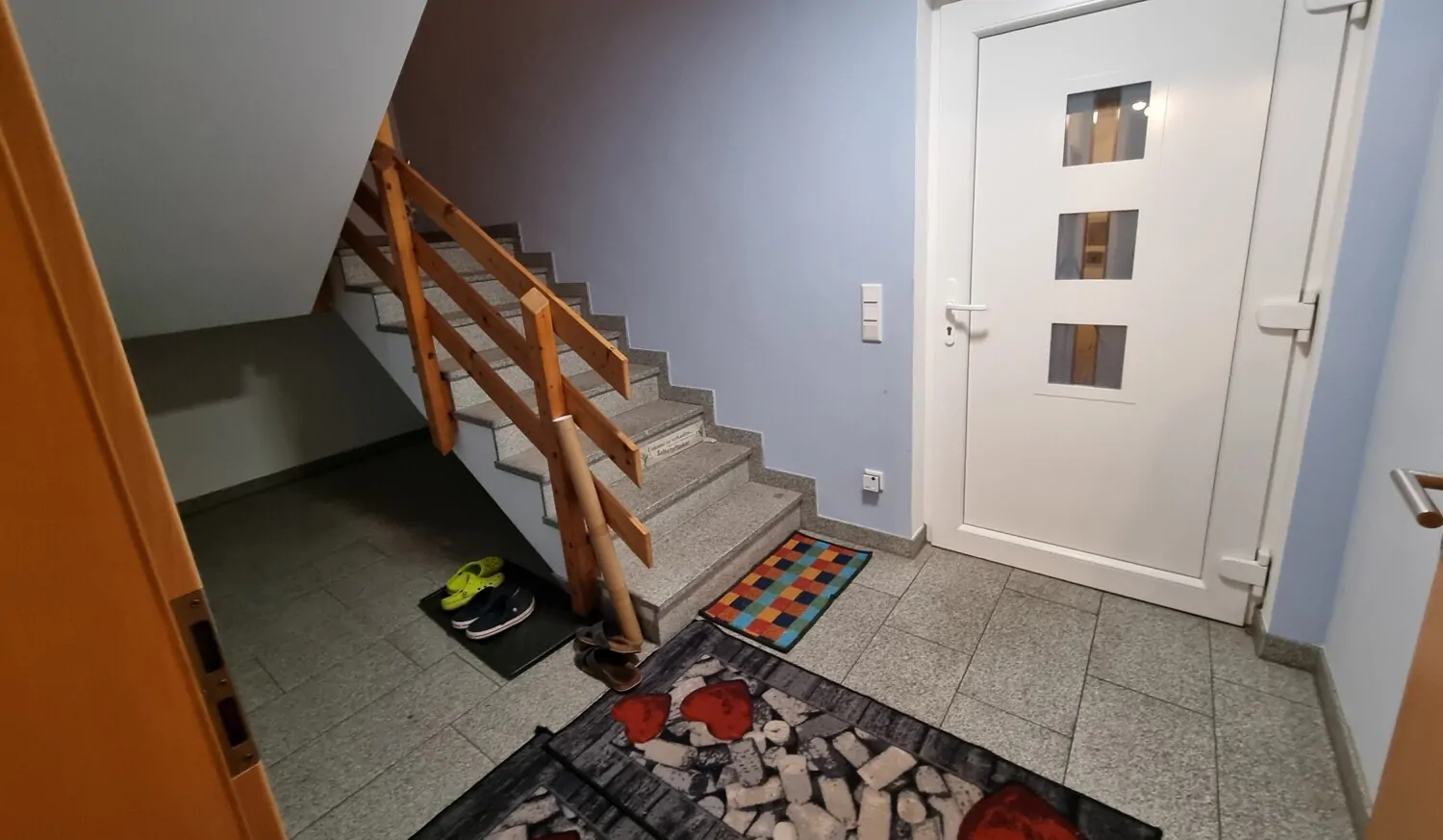 Eingangsflur mit Treppenhaus