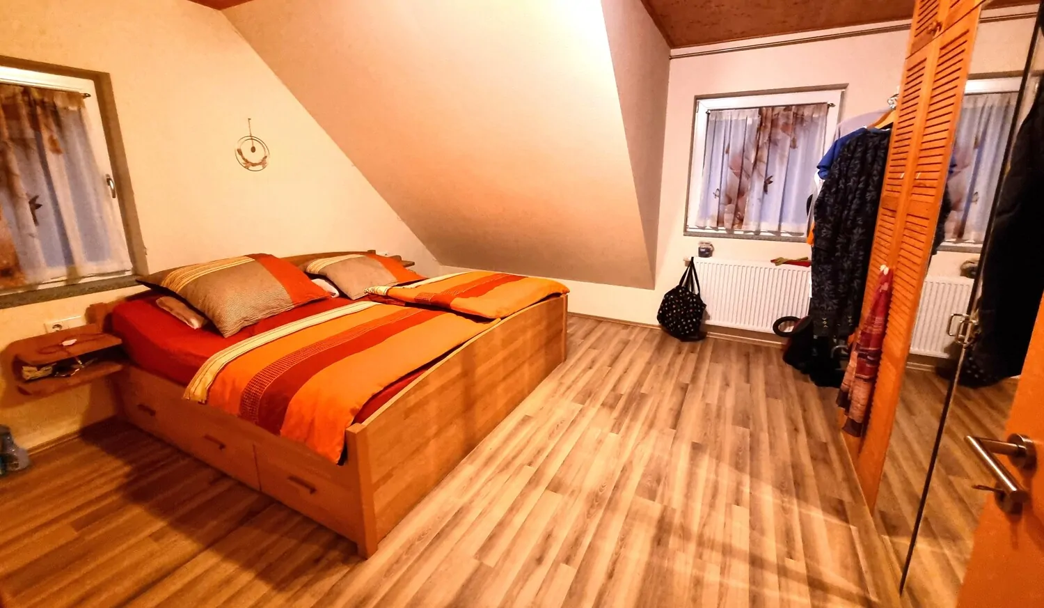 DG-Schlafzimmer hell