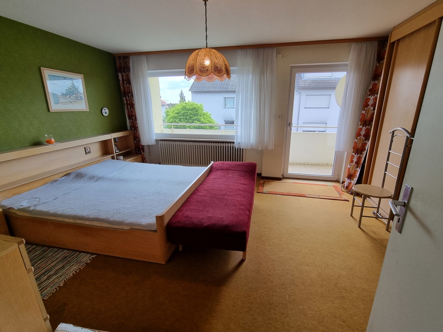 OG-Schlafzimmer mit Balkonausgang