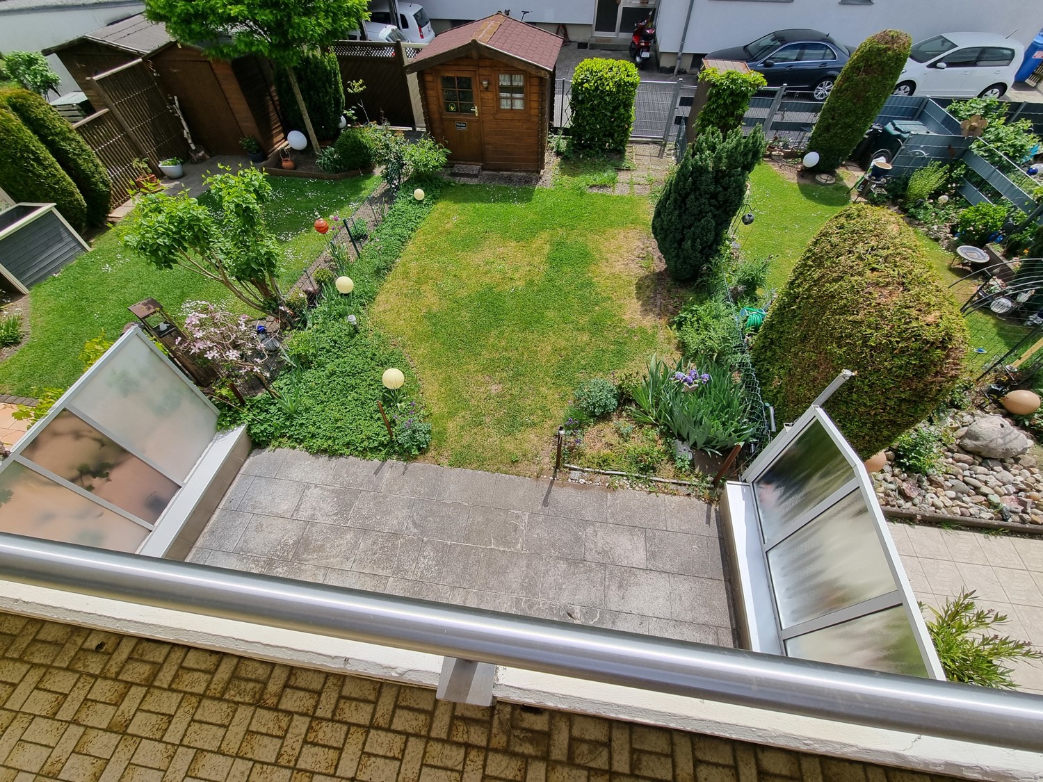 Gartenansicht vom Balkon aus